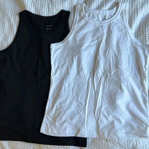 Everlane Organic Cotton Cutaway Tank in White & Black | size Small | like new